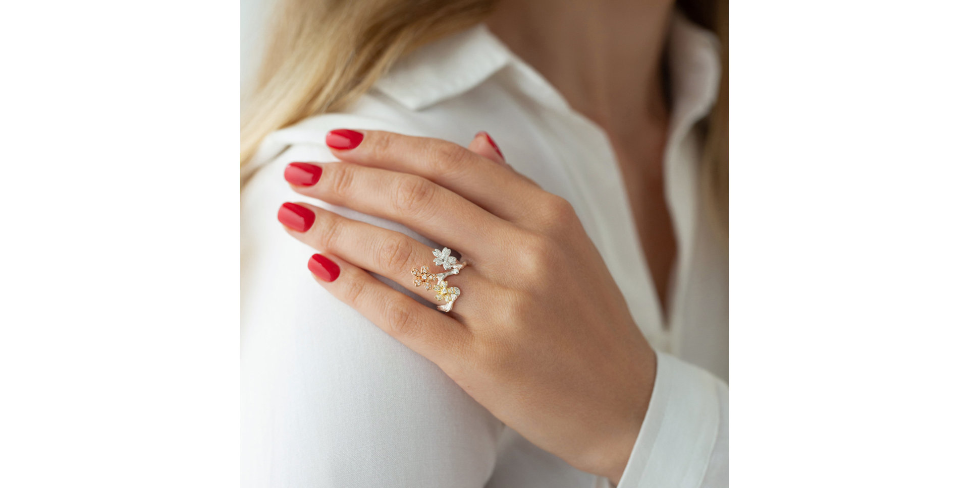 Prsten s hnědými diamanty Flower Feeling