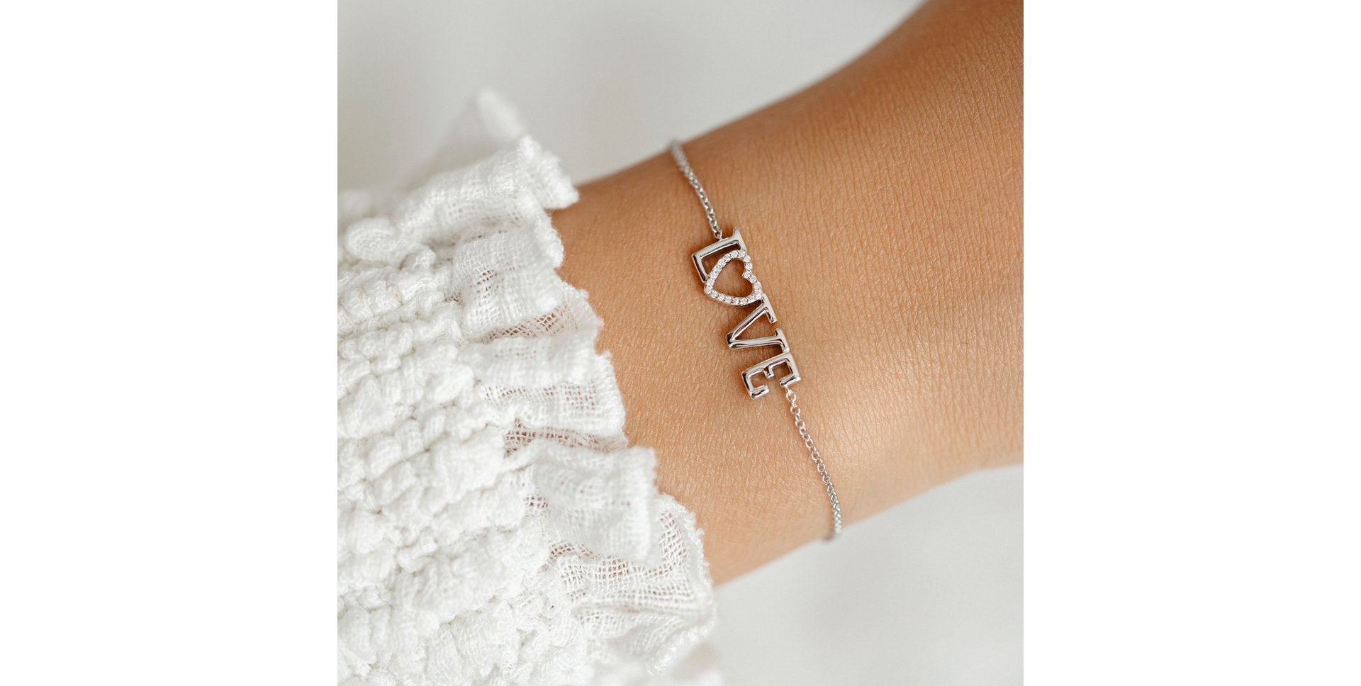 Náramek s diamanty Love