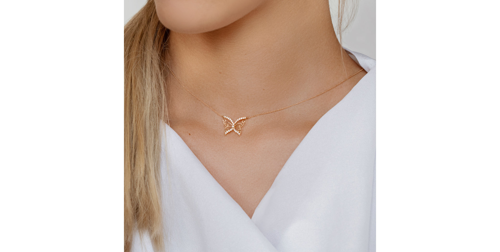 Náhrdelník s hnědými a bílými diamanty Butterfly