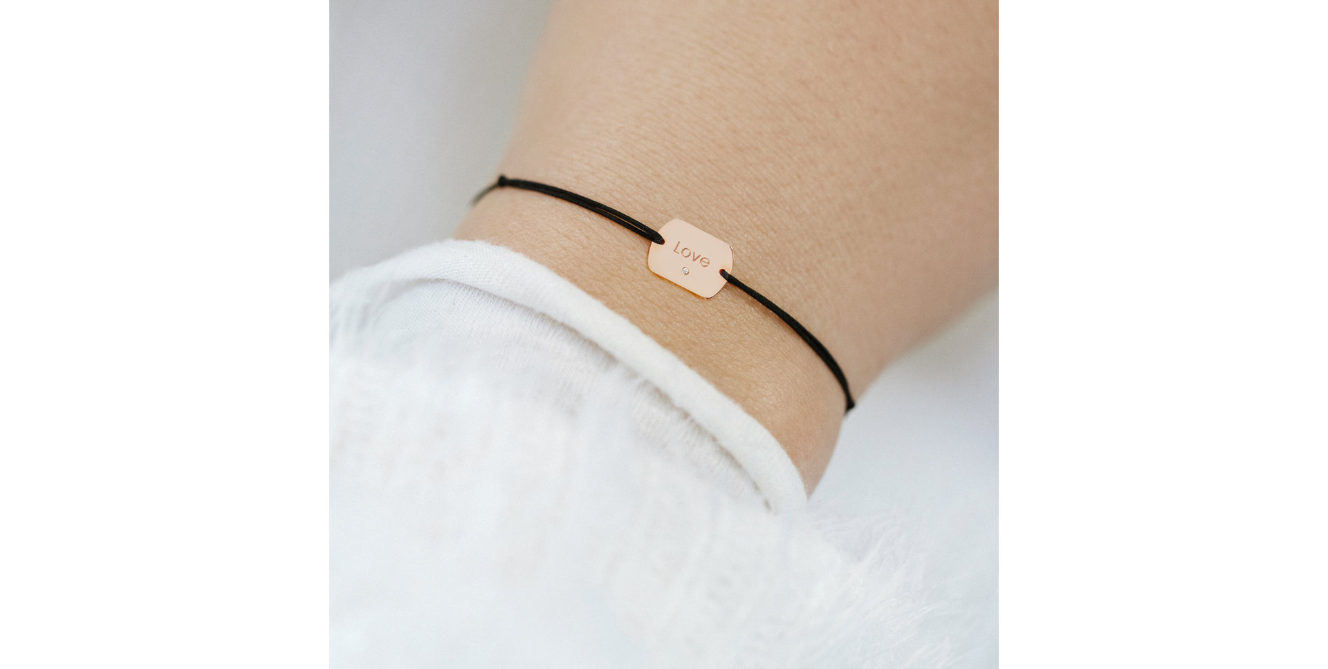 Diamantový náramek se šňůrkou Love Stamp