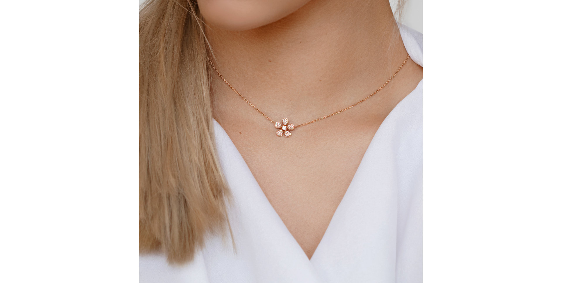 Náhrdelník s hnědými a bílými diamanty Flower