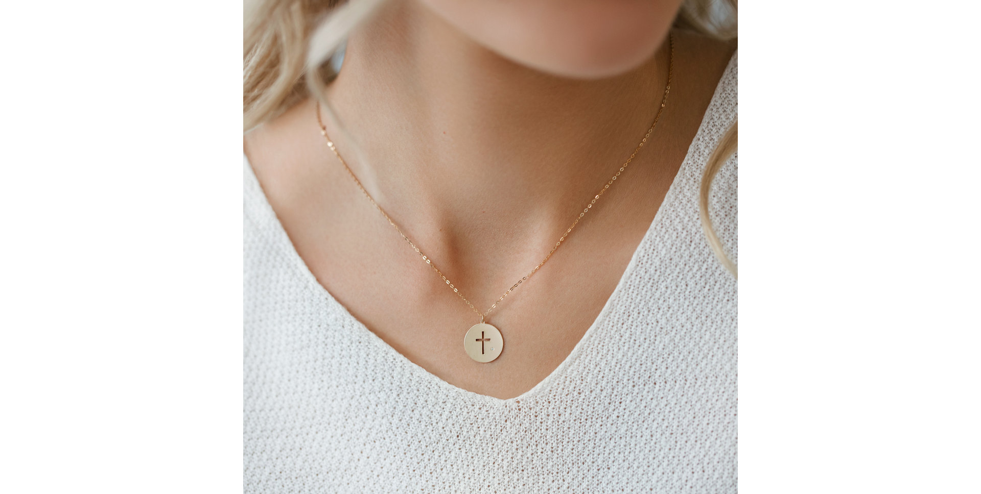 Náhrdelník s diamantem Cross