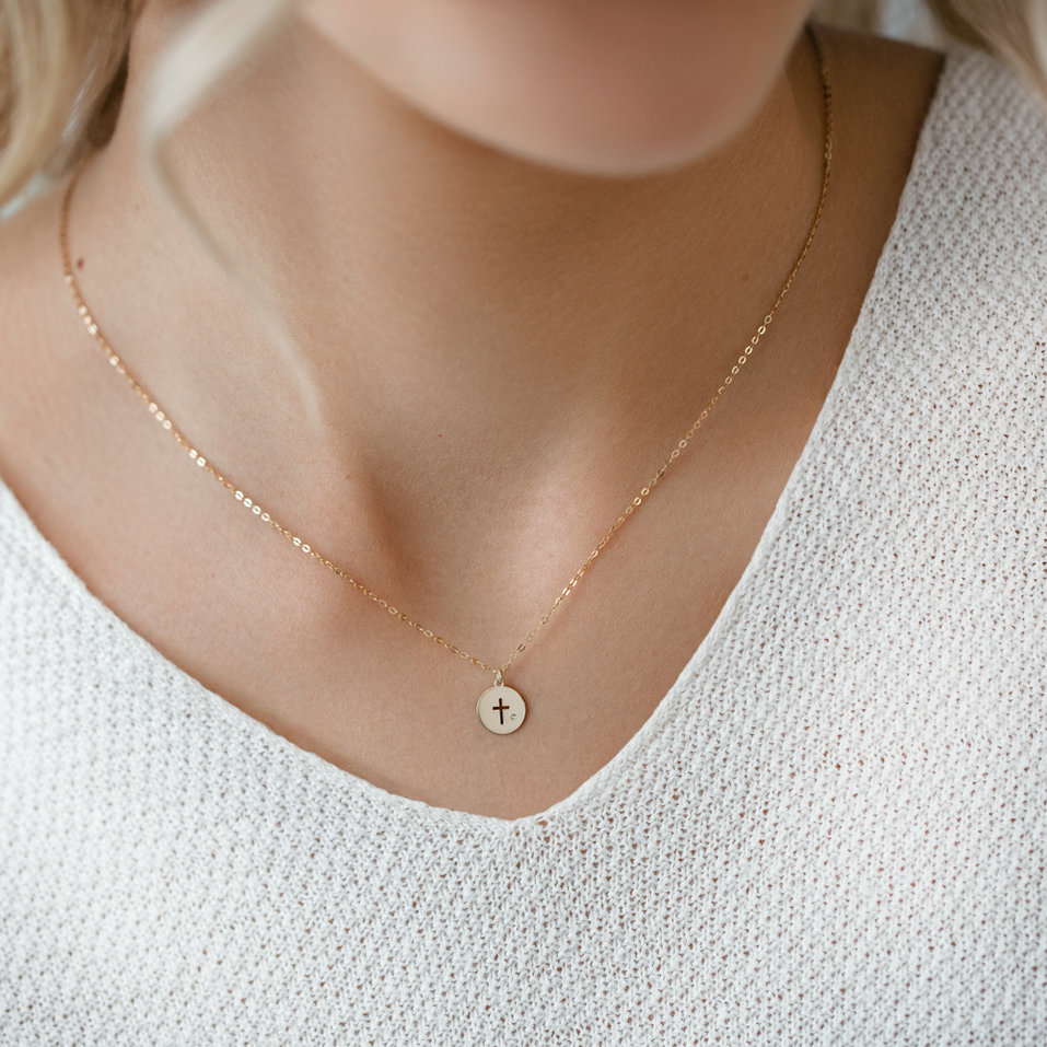 Náhrdelník s diamantem Tiny Cross