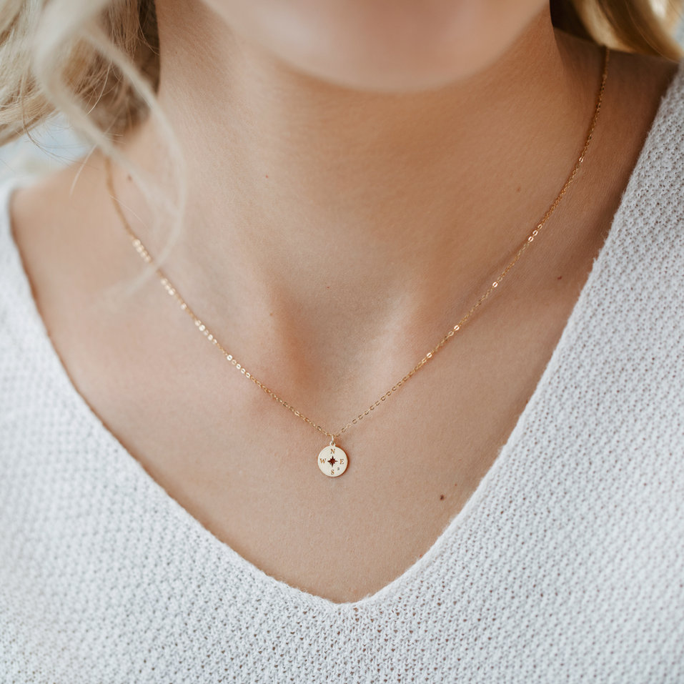 Náhrdelník s diamantem Compass