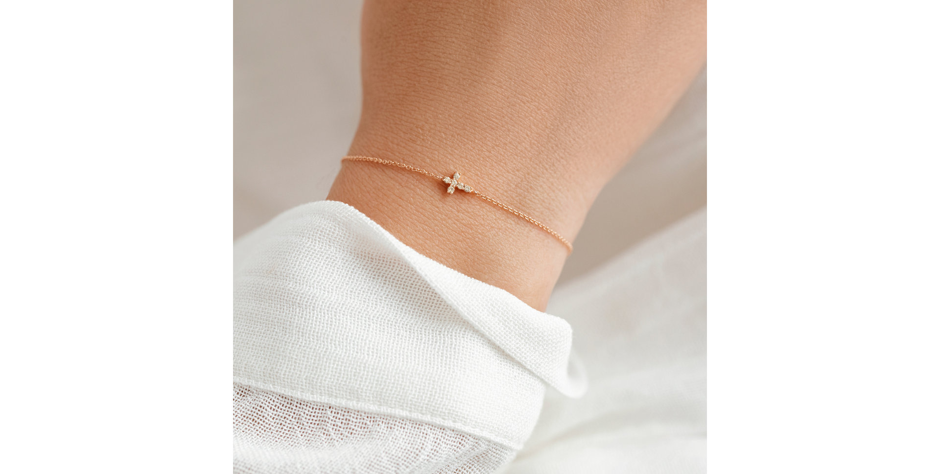 Náramek s černými diamanty Shiny Cross