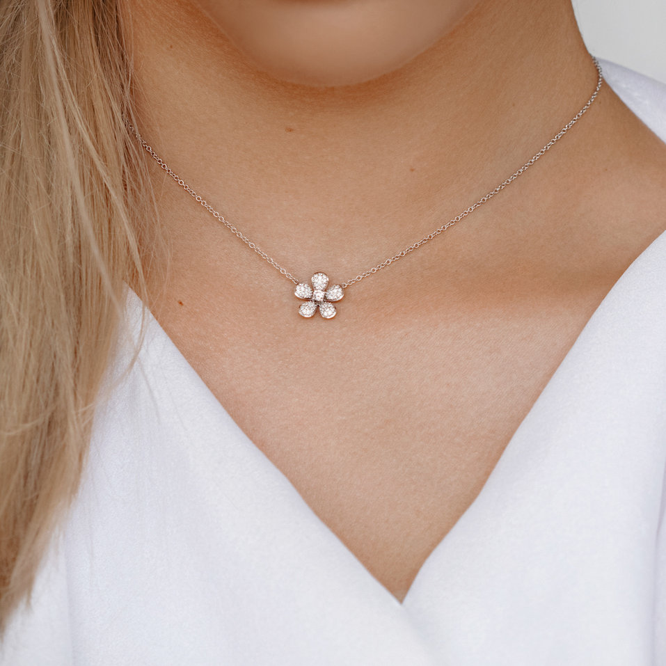 Náhrdelník s hnědými a bílými diamanty Flower