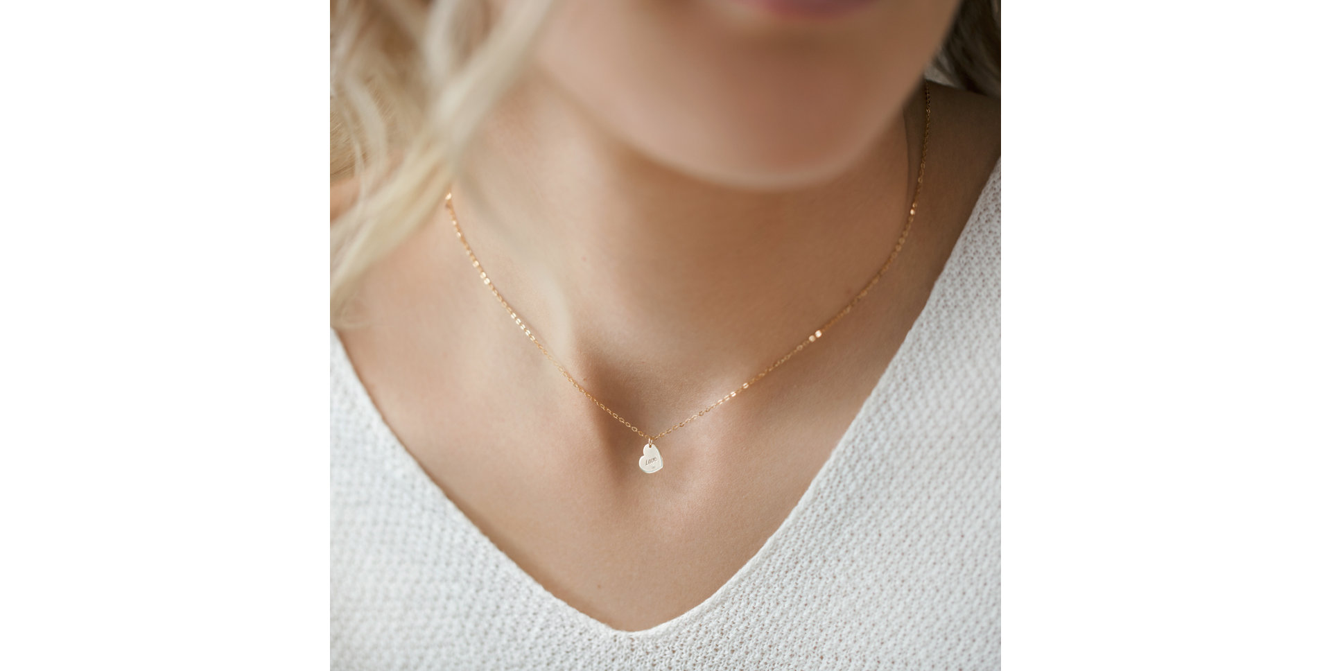 Náhrdelník s diamantem Love