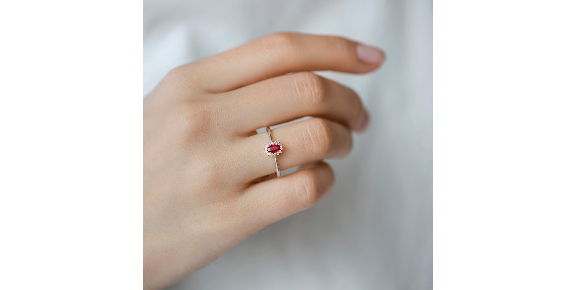 Prsten s diamanty a rubínem Princess