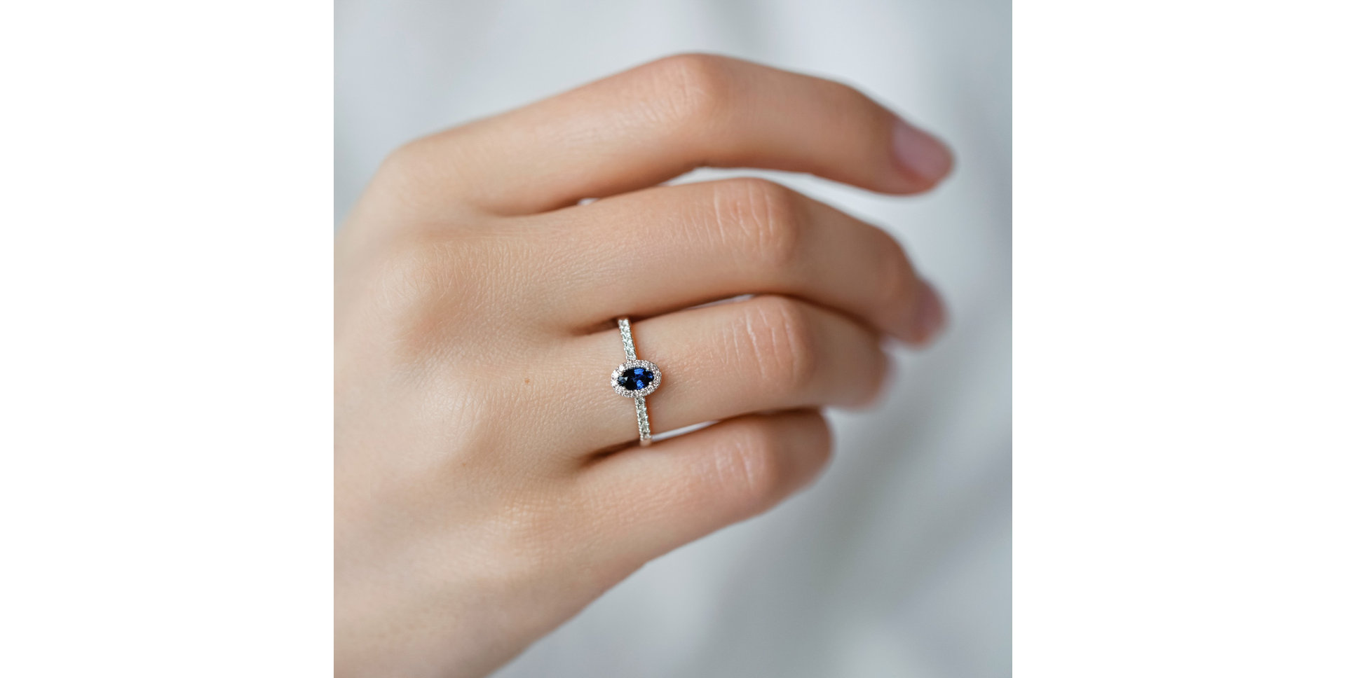 Prsten s diamanty a safírem Princess