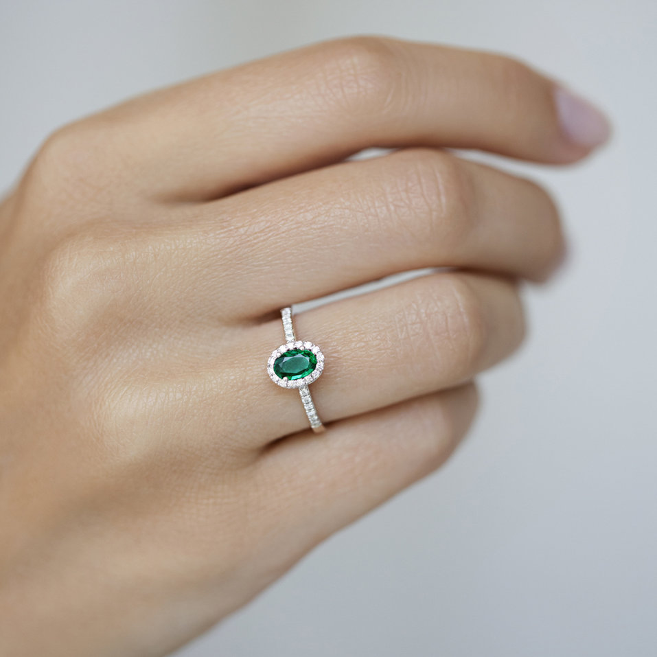 Prsten s diamanty a smaragdem Princess