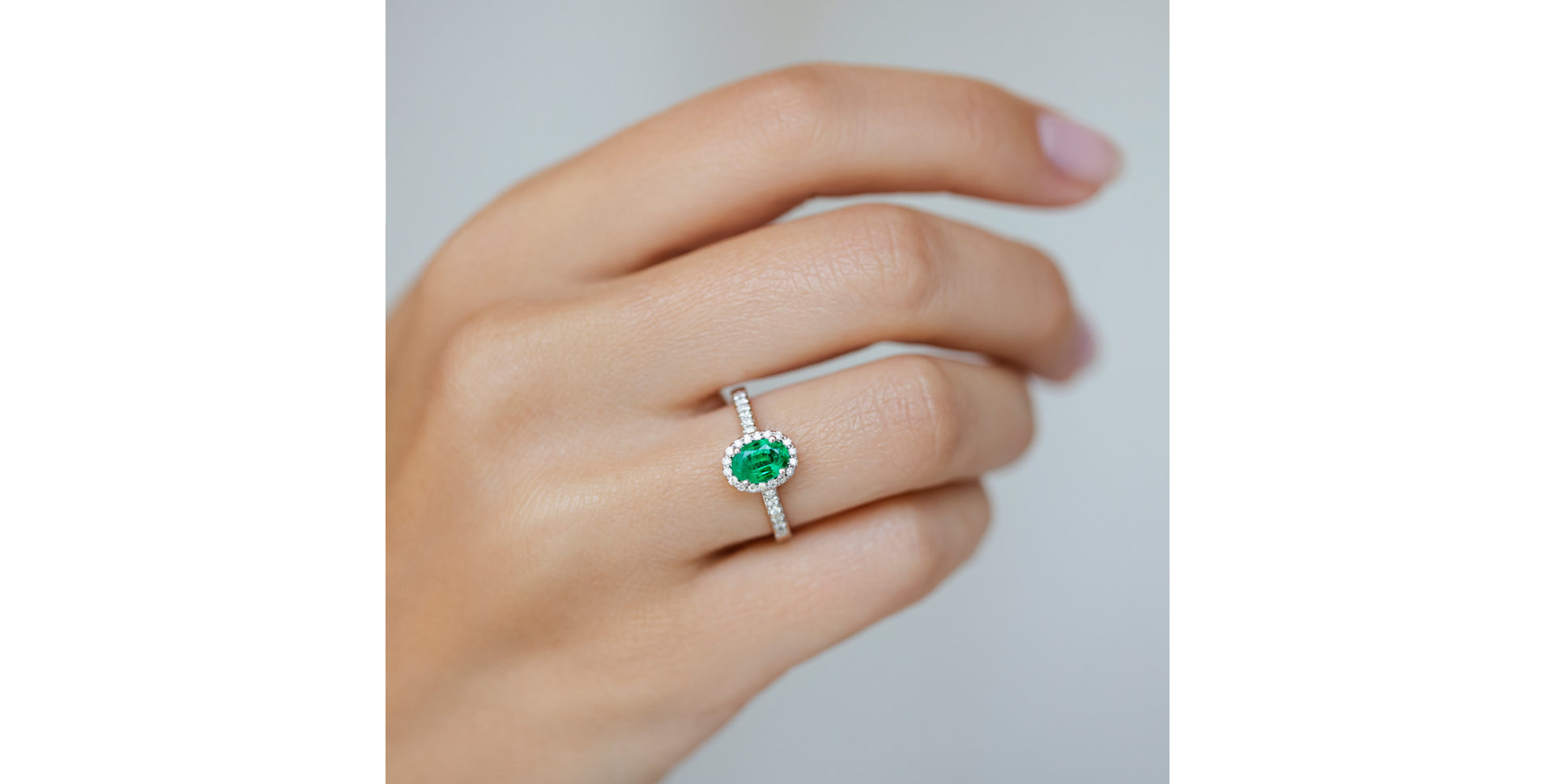 Prsten s diamanty a smaragdem Princess