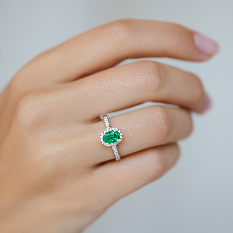 Prsten s diamanty a smaragdem Princess