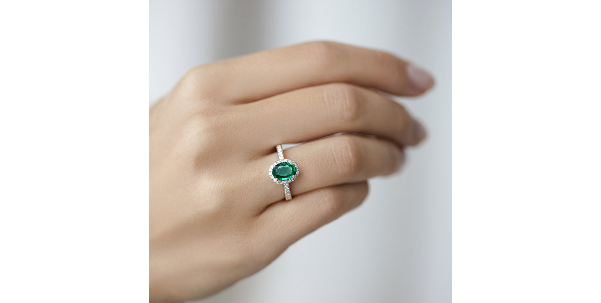 Prsten se smaragdem a diamanty Princess