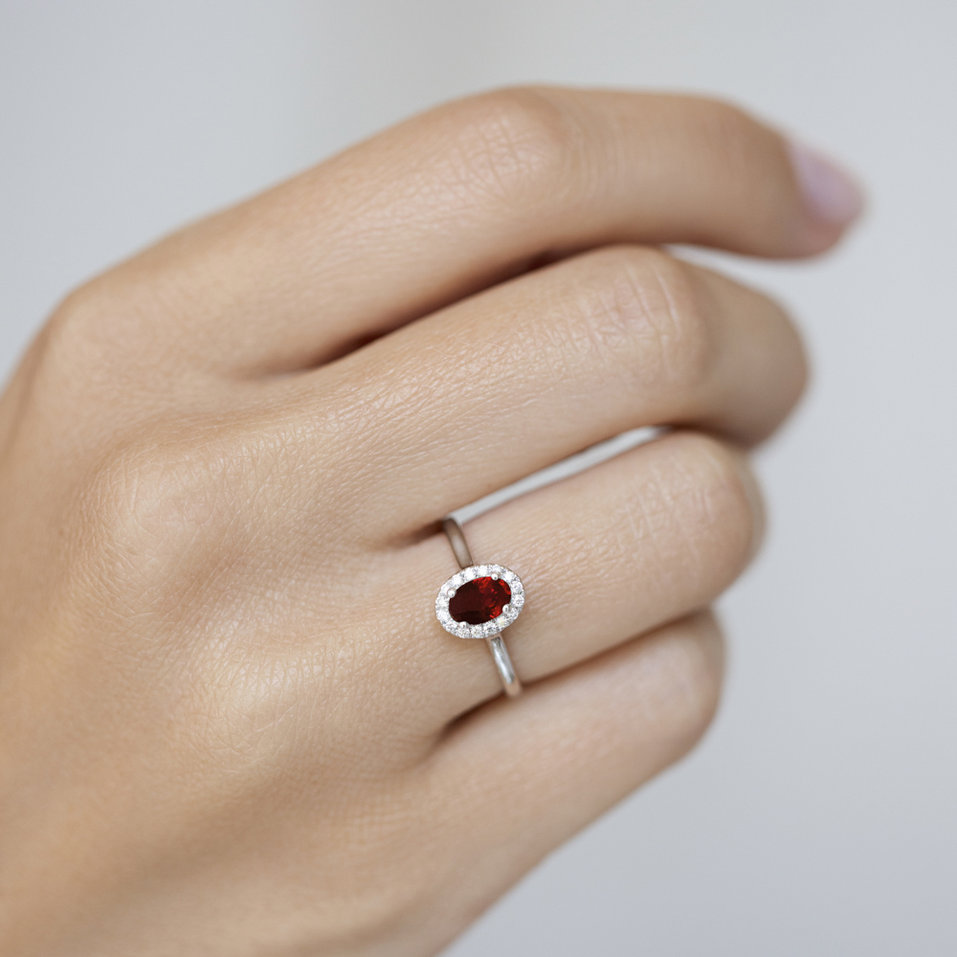 Prsten s diamanty a rubínem Princess