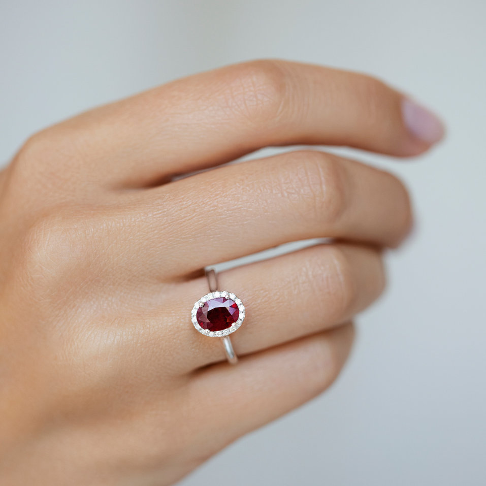 Prsten s diamanty a rubínem Princess