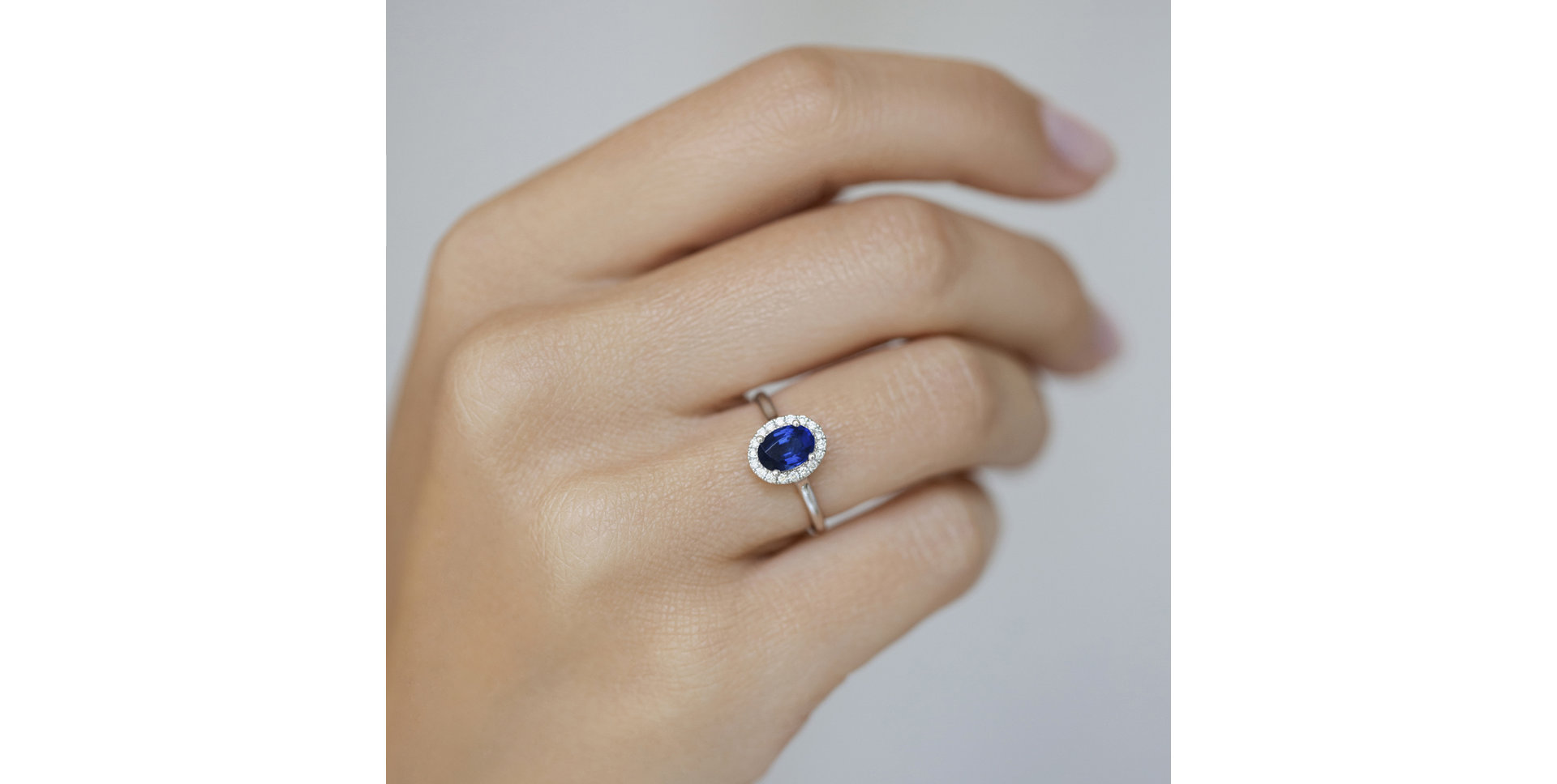 Prsten s diamanty a safírem Princess