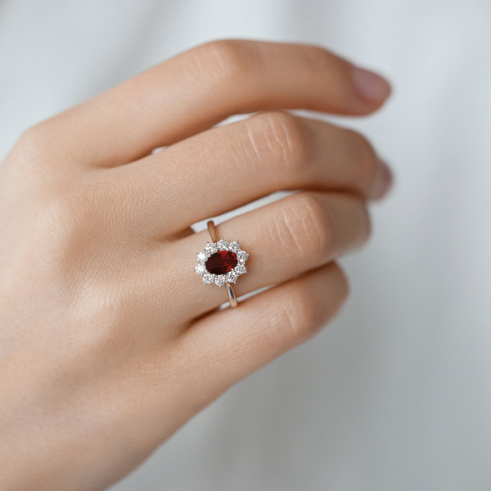 Prsten s diamanty a rubínem Princess