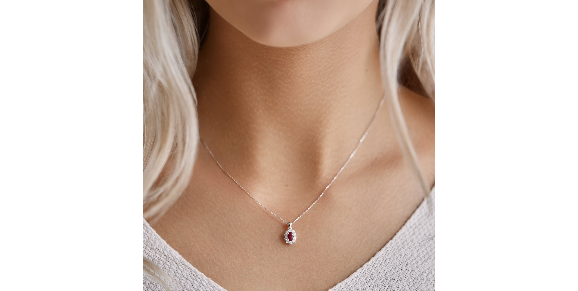 Přívěs se safírem a diamanty Goddess Elegance