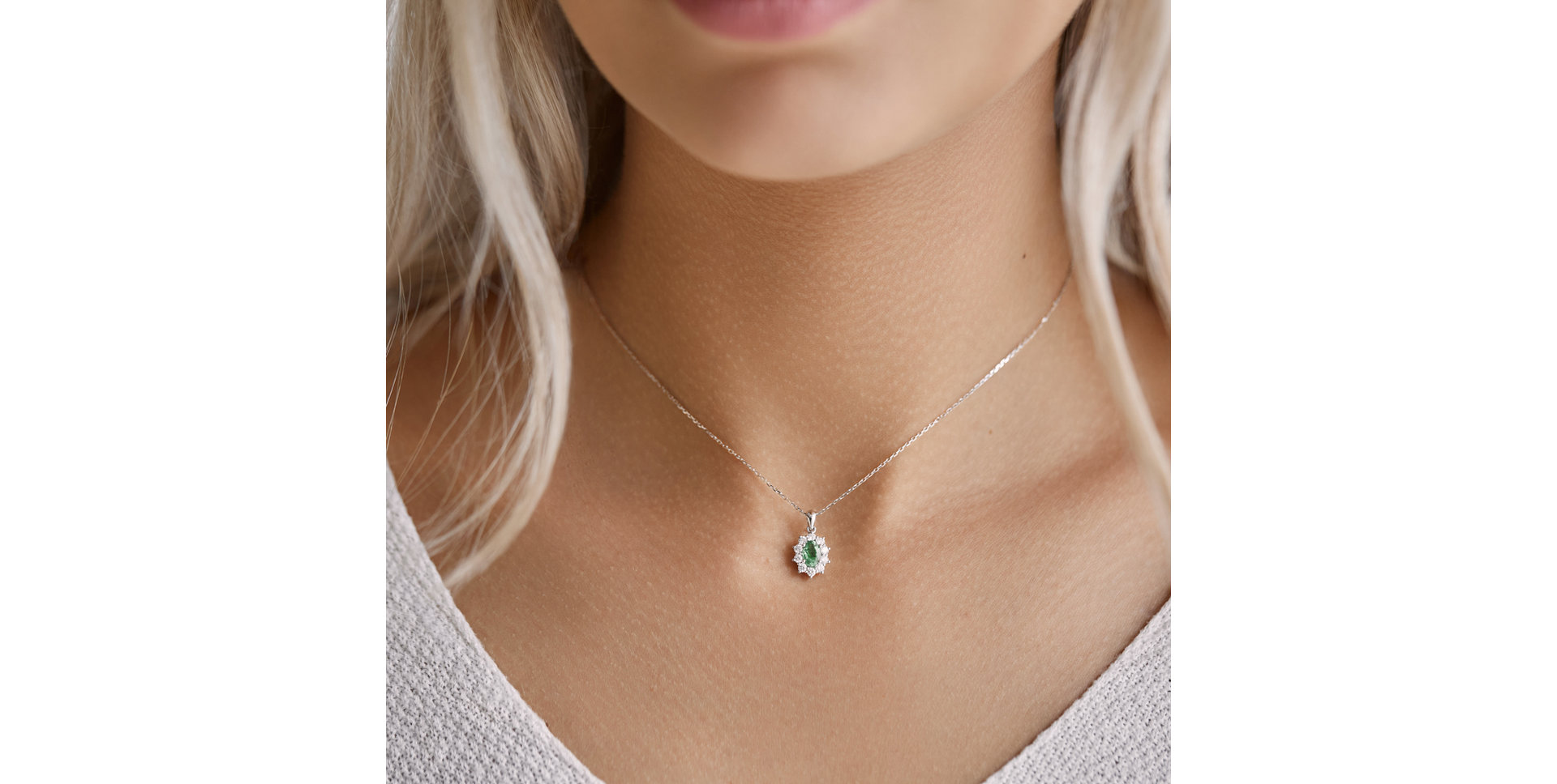 Přívěsek s diamanty a safírem Princess