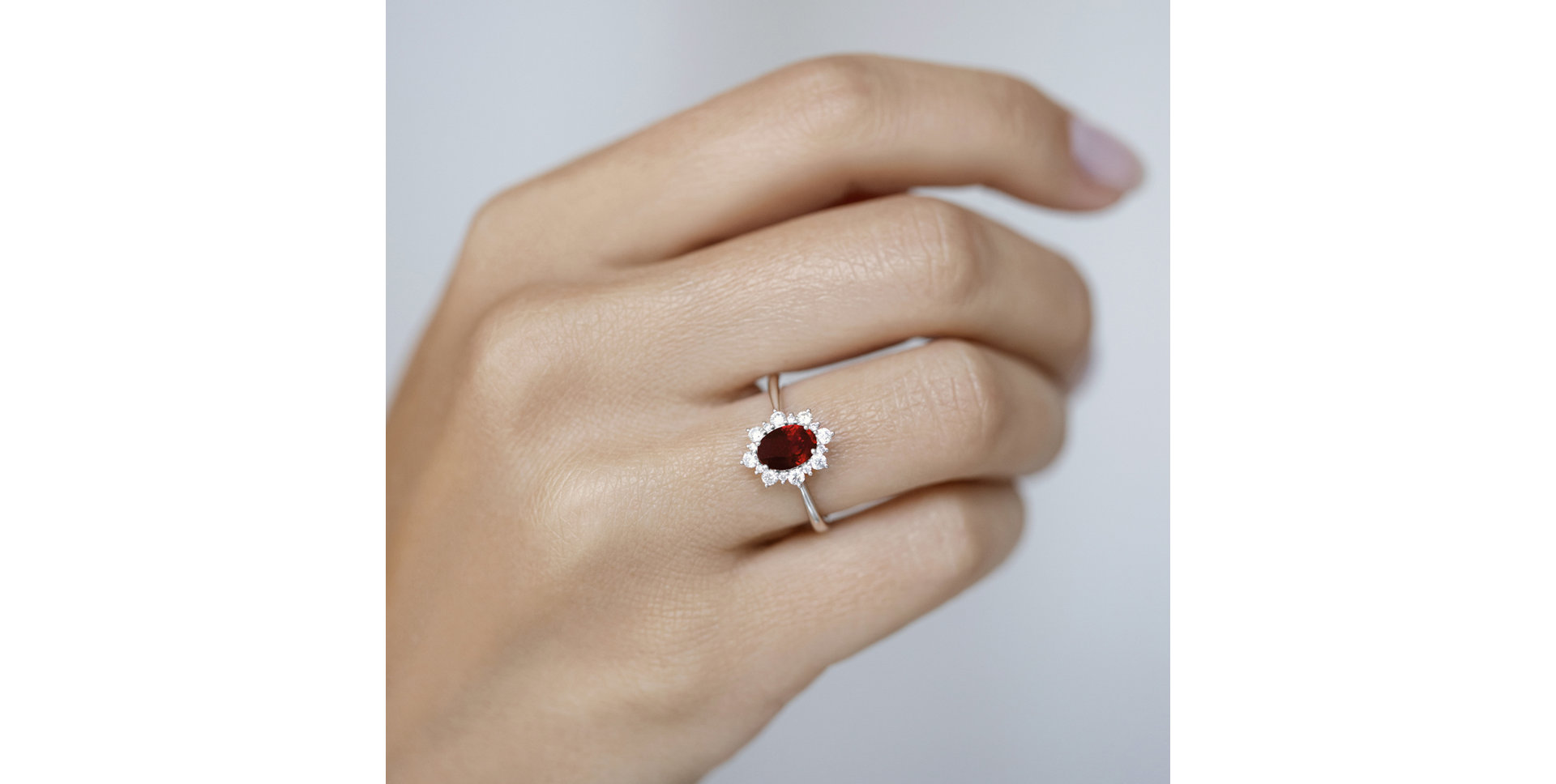 Prsten s diamanty a rubínem Princess