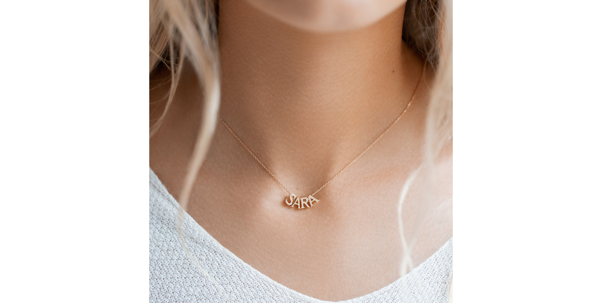 Náhrdelník s diamanty Letters