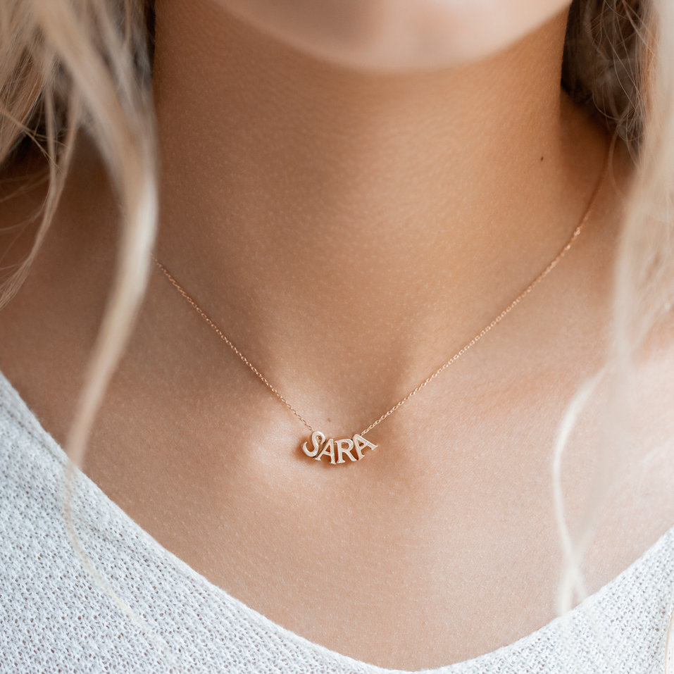 Náhrdelník s diamanty Letters