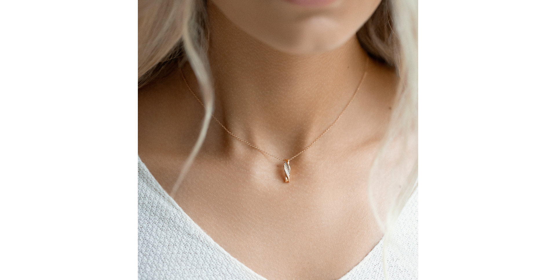 Přívěsek s diamanty First Delight