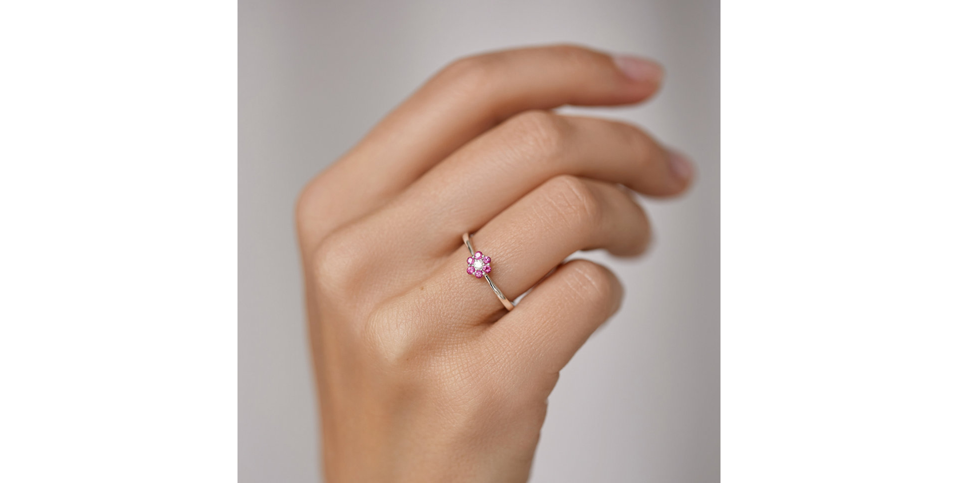 Prsten s diamantem a safíry Shiny Flower