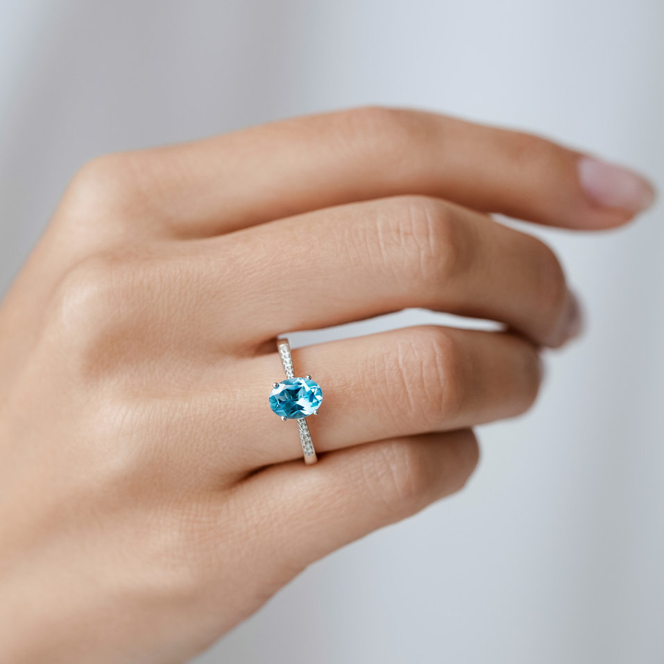 Prsten s diamanty a rhodolitem Bonbon