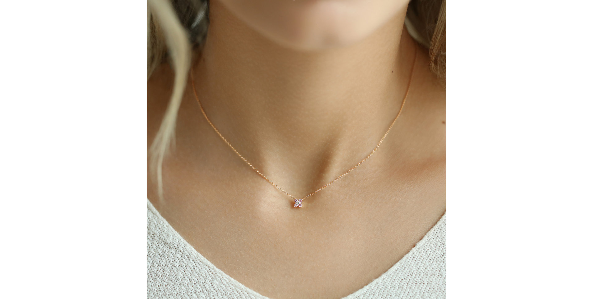 Náhrdelník s diamantem a rhodolity Divine Bloom