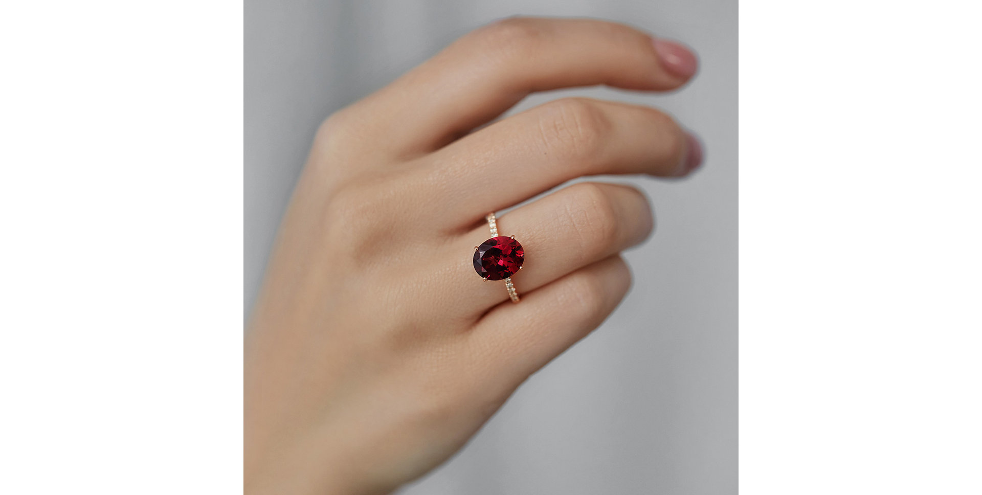 Prsten s rhodolitem a diamanty Luxury Embrace