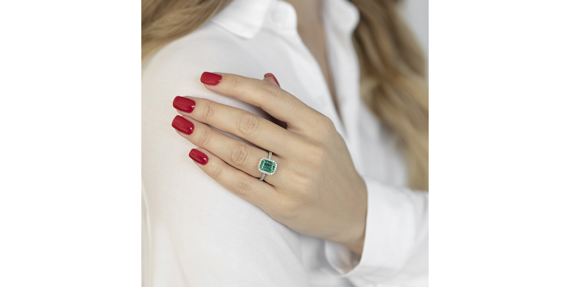 Prsten se smaragdem a diamanty Aleen