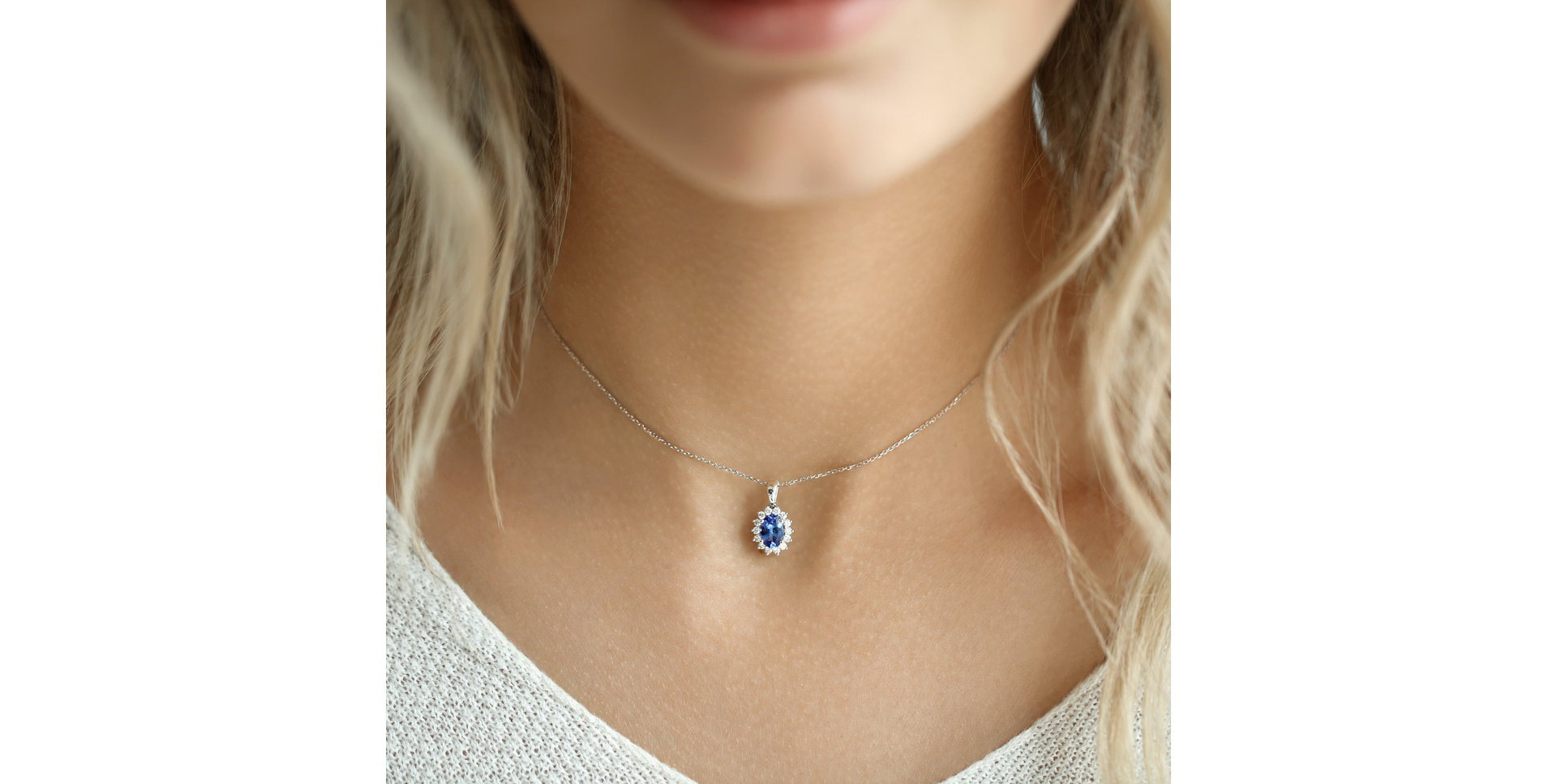 Přívěsek s diamanty a safírem Princess