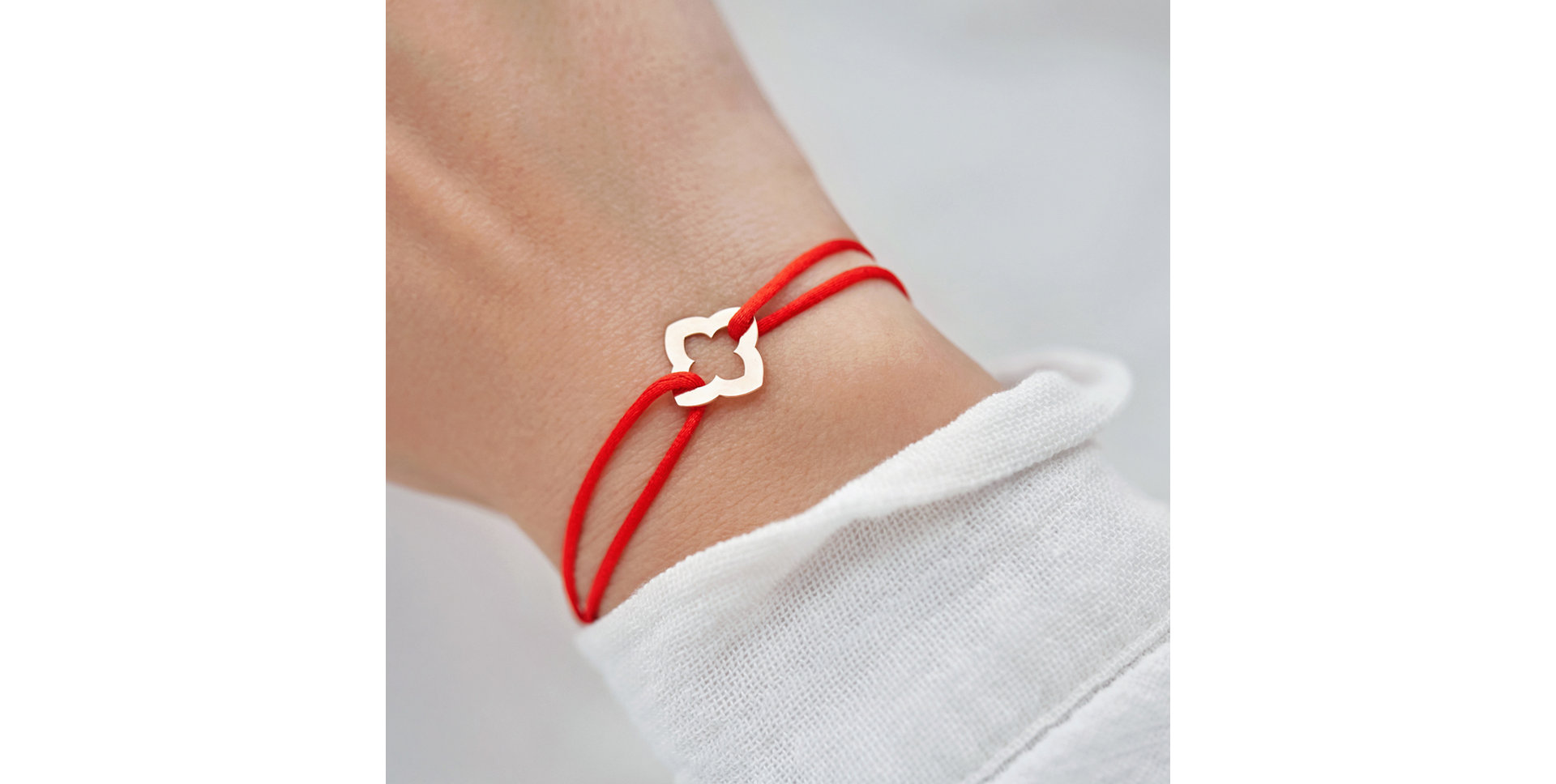 Náramek s diamanty a šňůrkou Leaf