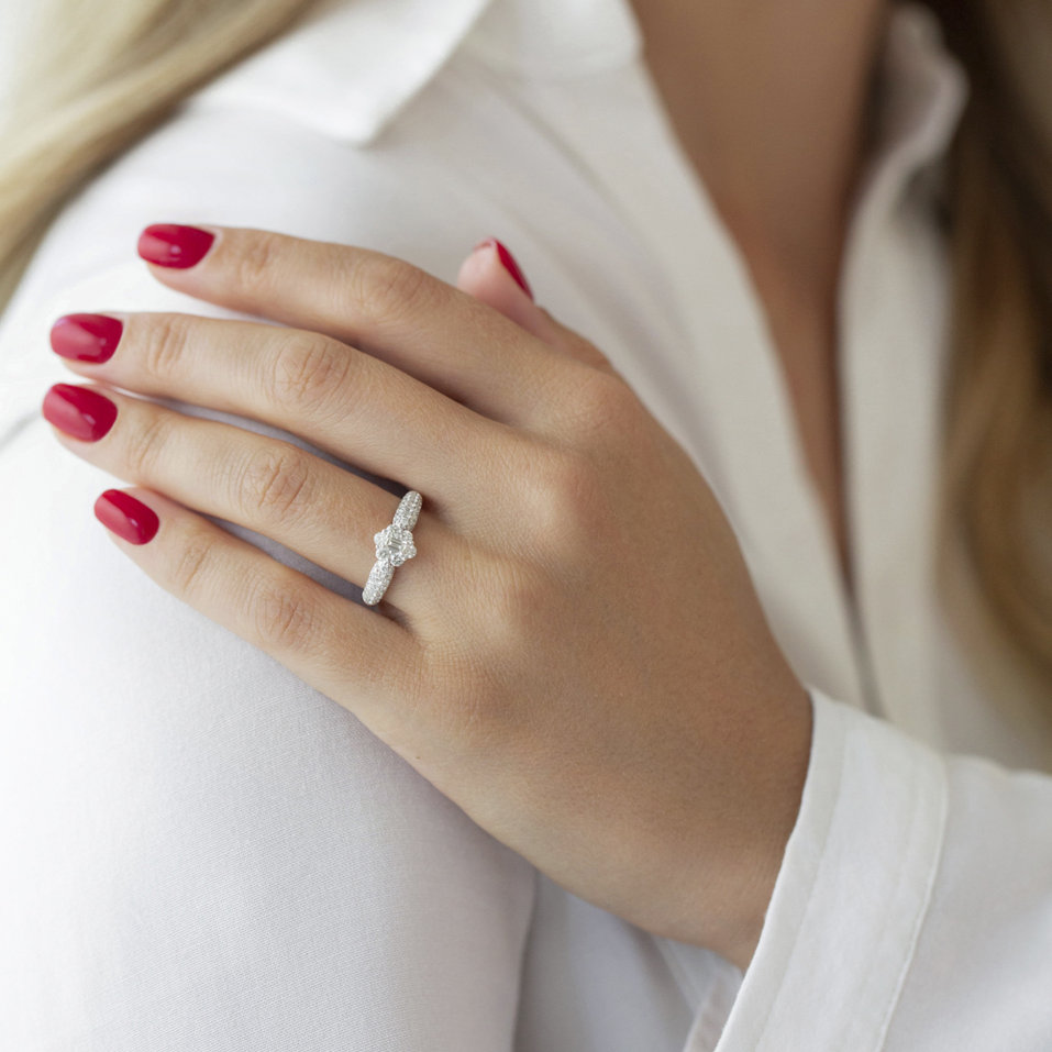 Prsten s diamanty Royal Throne