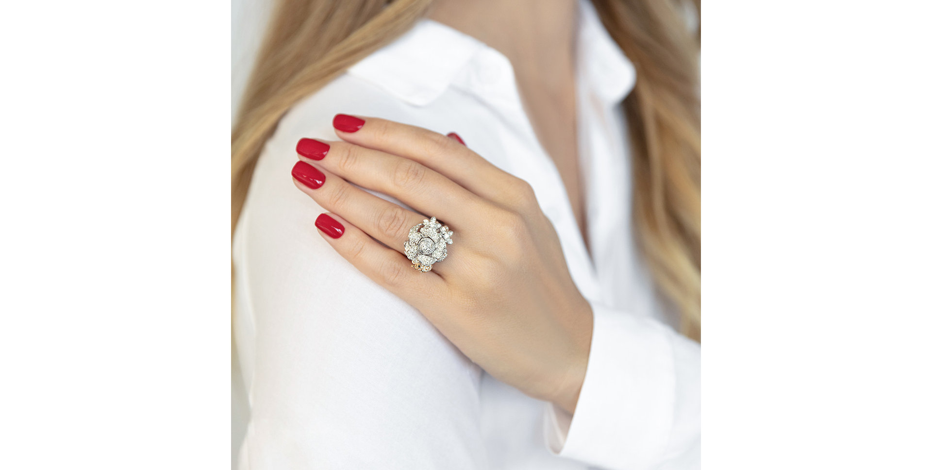 Prsten s černými a bílými diamanty Marquise