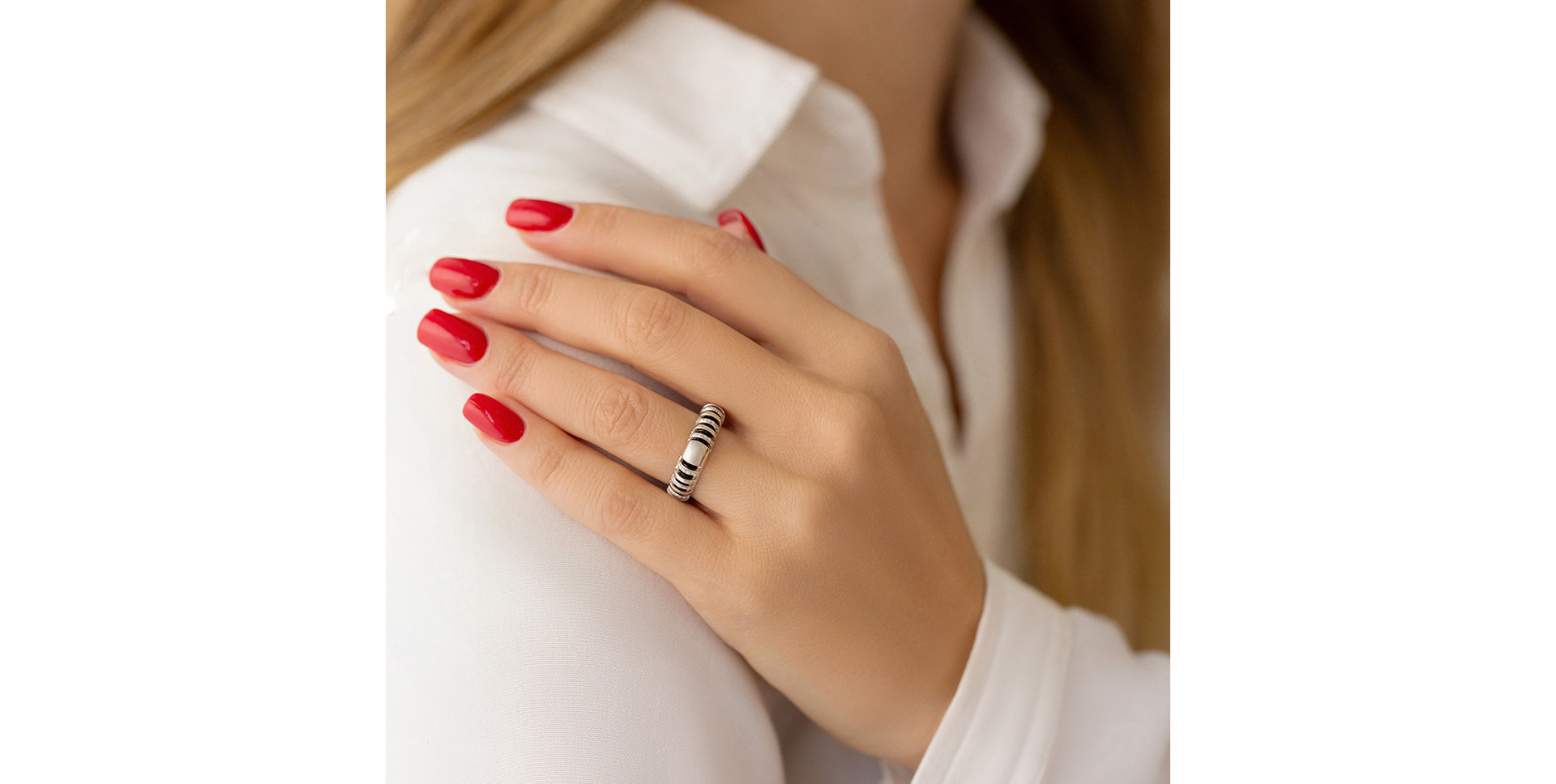 Prsten s onyxem a diamanty Witching Harmony