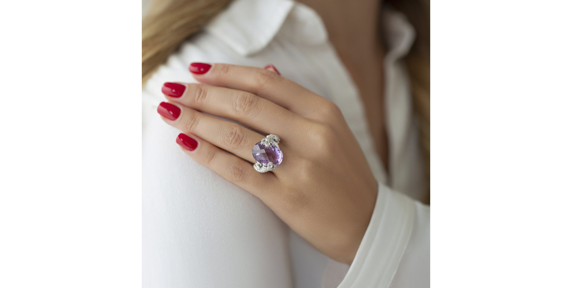 Prsten s diamanty, měsíčním kamenem a granáty Dwana