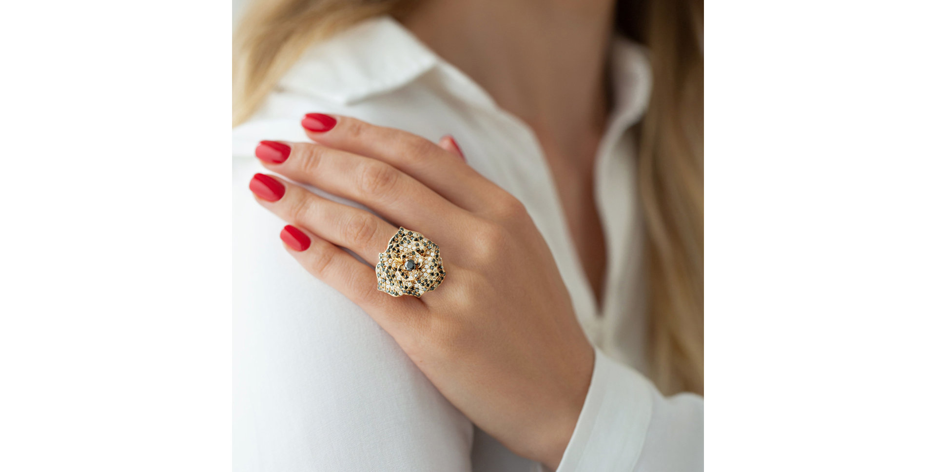 Prsten s bílými, hnedými a černými diamanty Heavenly Rose