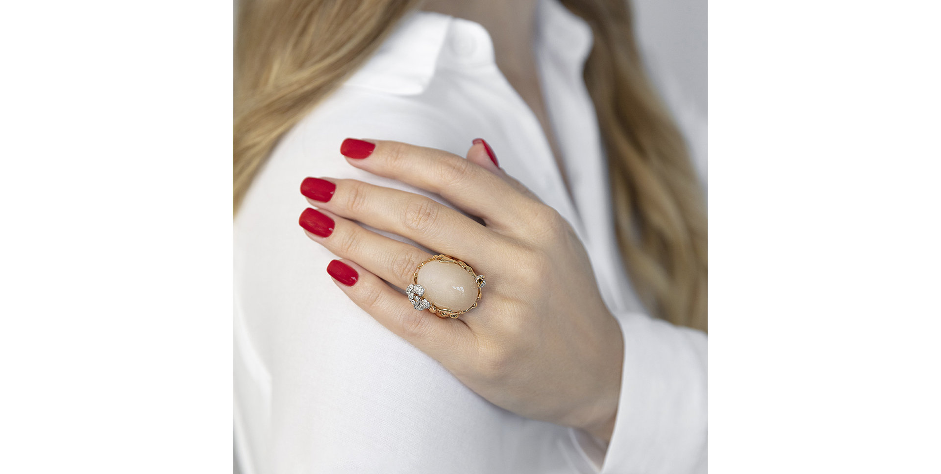 Prsten s měsíčním kamenem a diamanty Deloras