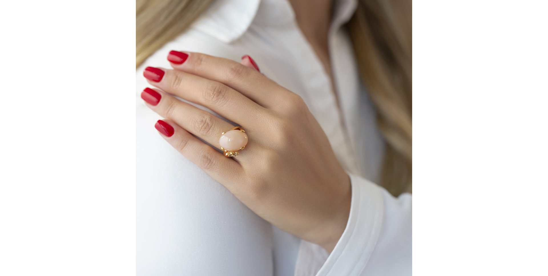 Prsten s měsíčním kamenem a diamanty Light Salmon