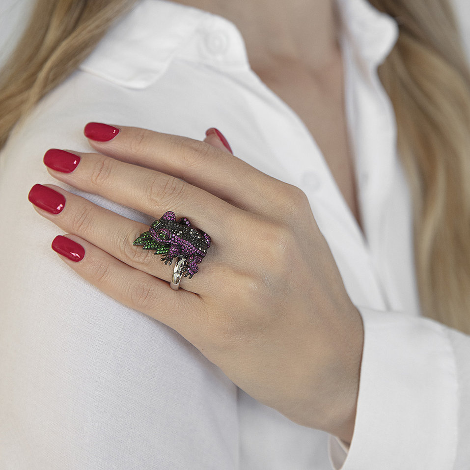 Prsten s černými a bílými diamanty, safíry a granáty Fairy tale Frog