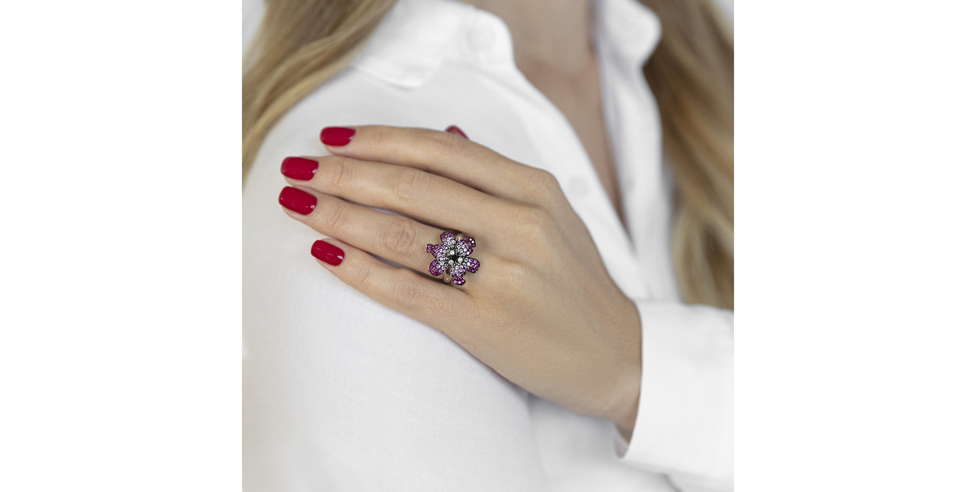 Prsten s diamanty, rubíny a safíry Caryan