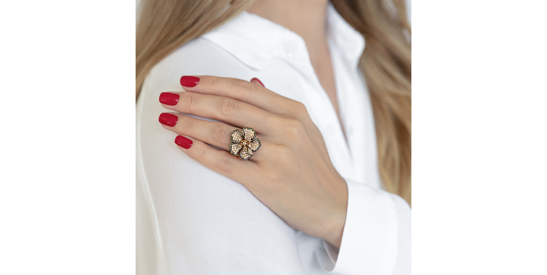 Prsten s bílými a hnedými diamanty Oxalis