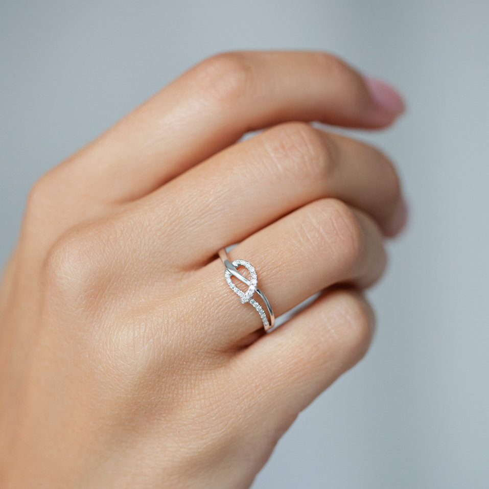Prsten s diamanty Elegant Knot