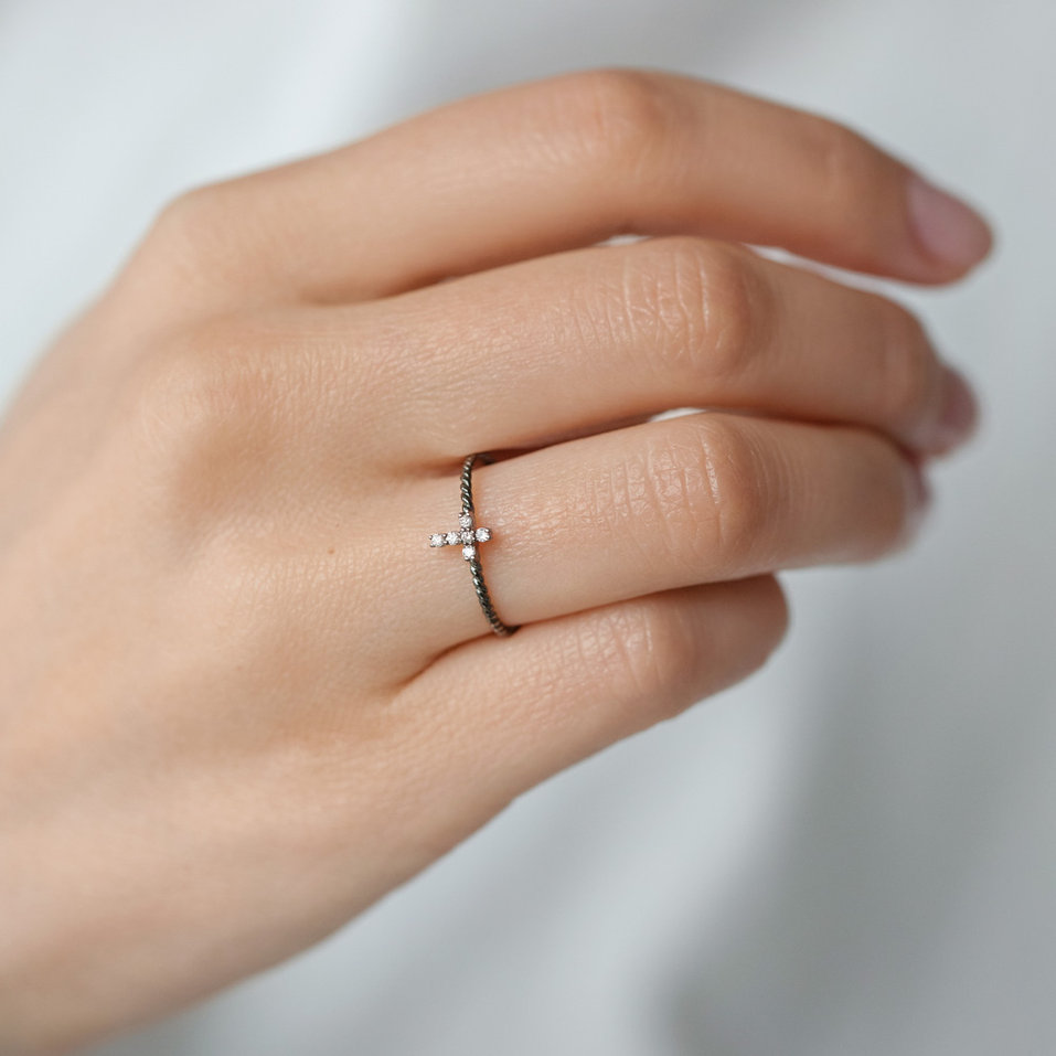 Prsten s diamanty Cross