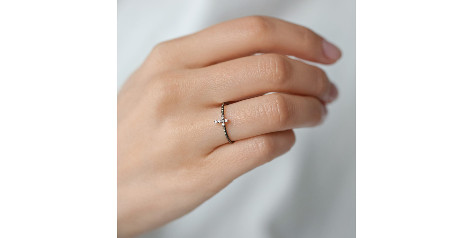 Prsten s diamanty Cross