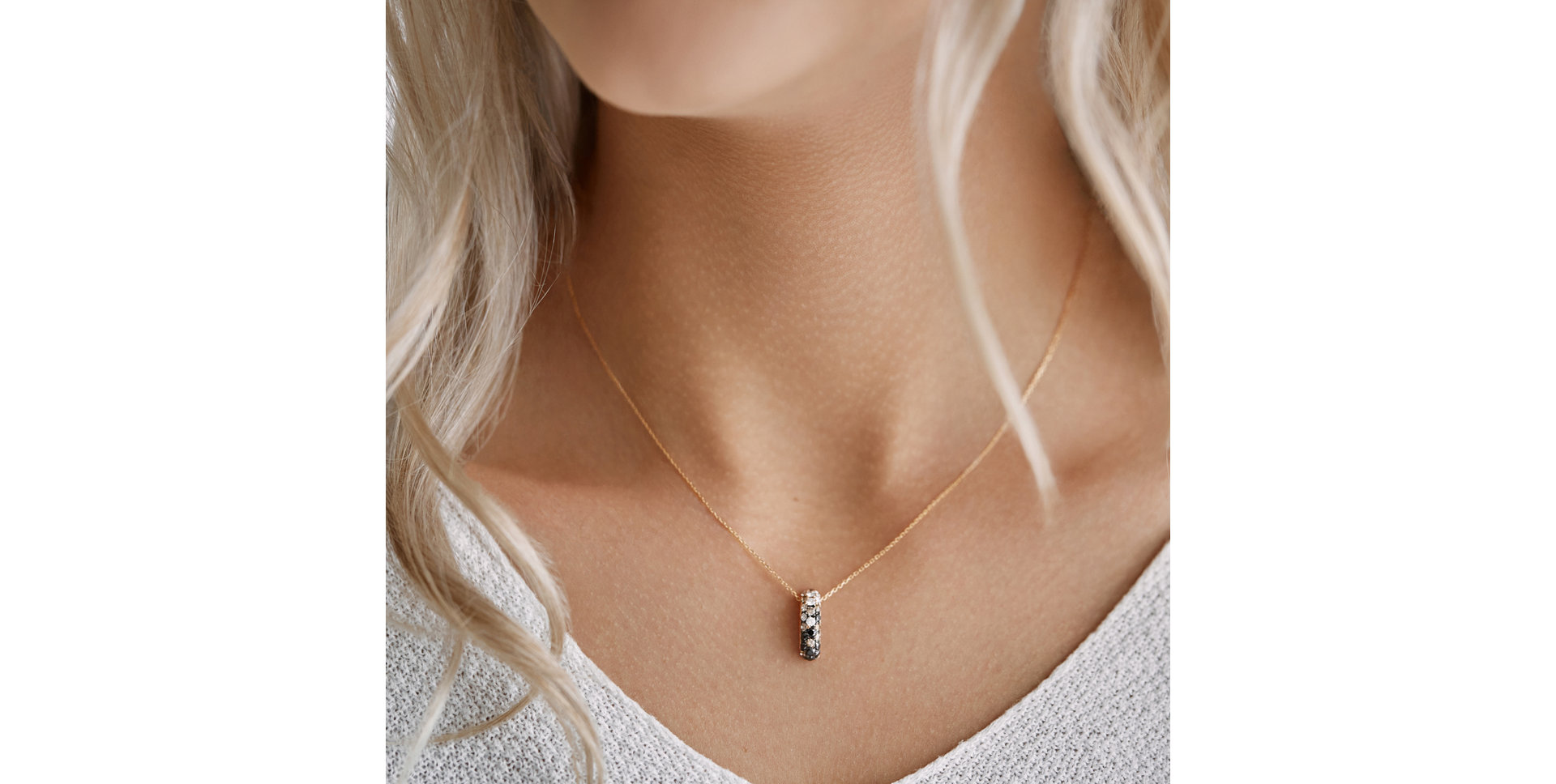 Přívěs s černými a bílými diamanty a hnědými Inferno Sky