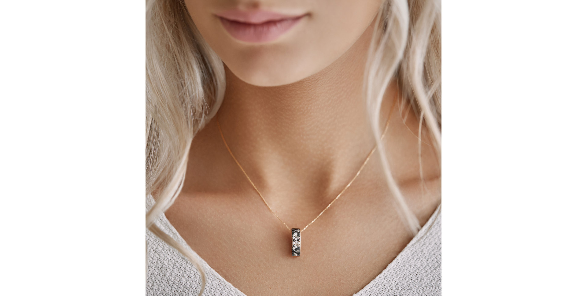 Přívěs s černými a bílými diamanty a hnědými Inferno Night