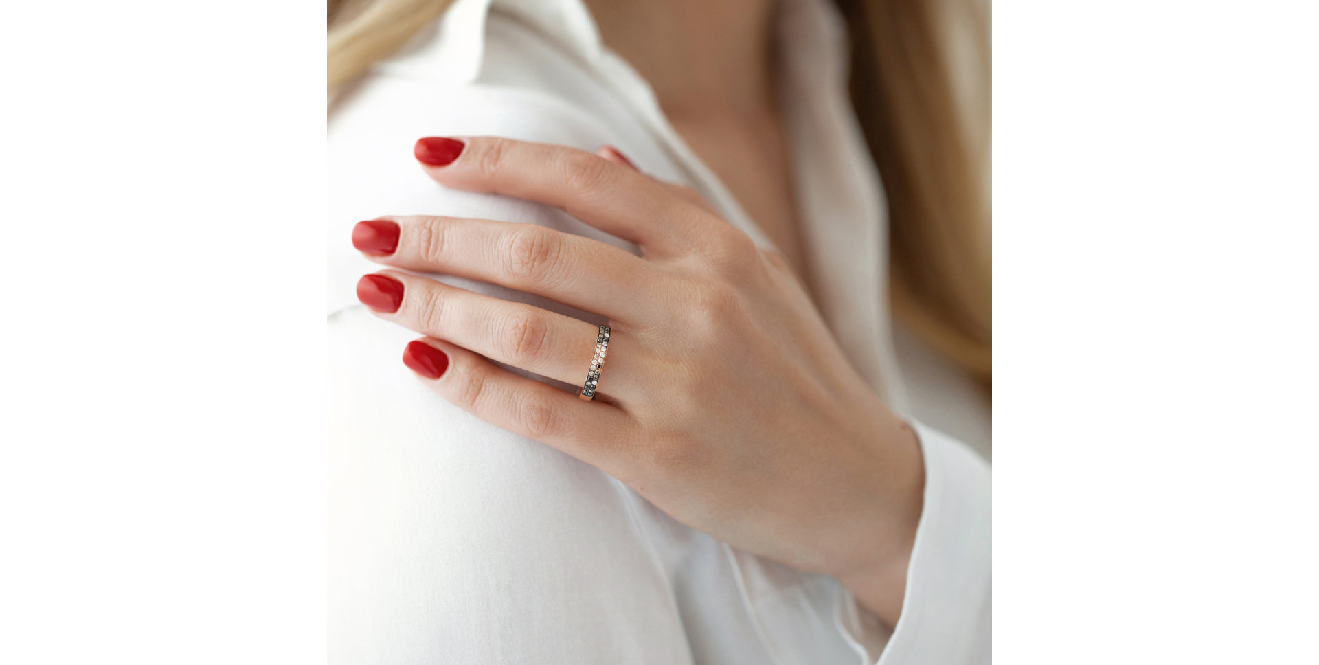 Prsten s bílými, hnědými a černými diamanty Inferno Sin